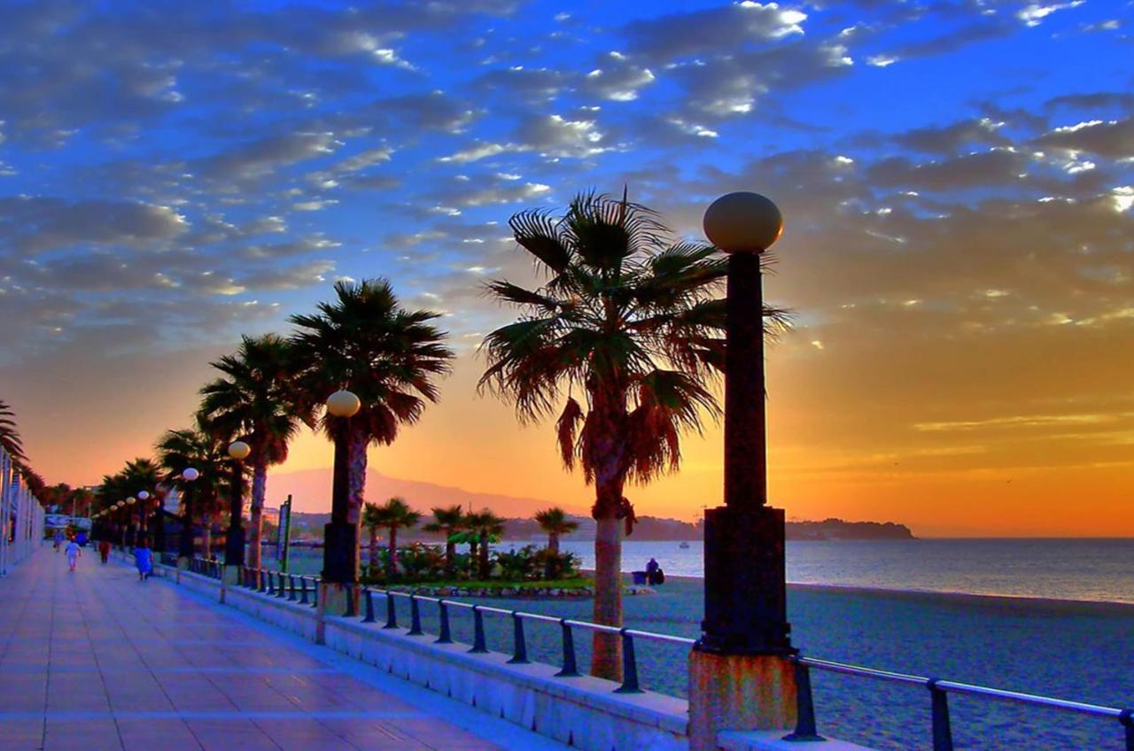 Aparment Neptuno- Located On The Promenade A Few Metres From The Beach. Естепона Екстер'єр фото