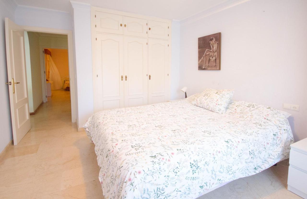 Aparment Neptuno- Located On The Promenade A Few Metres From The Beach. Естепона Екстер'єр фото