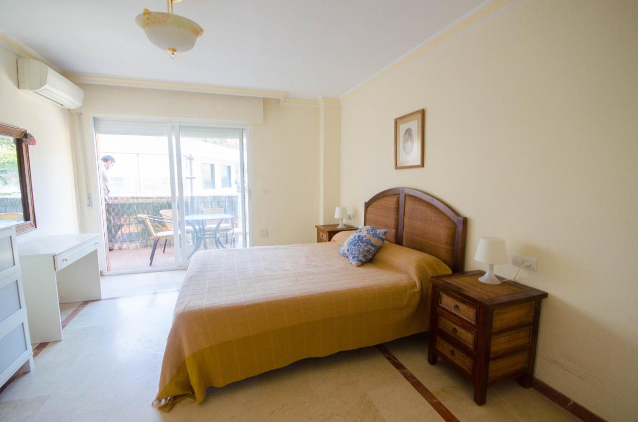 Aparment Neptuno- Located On The Promenade A Few Metres From The Beach. Естепона Екстер'єр фото