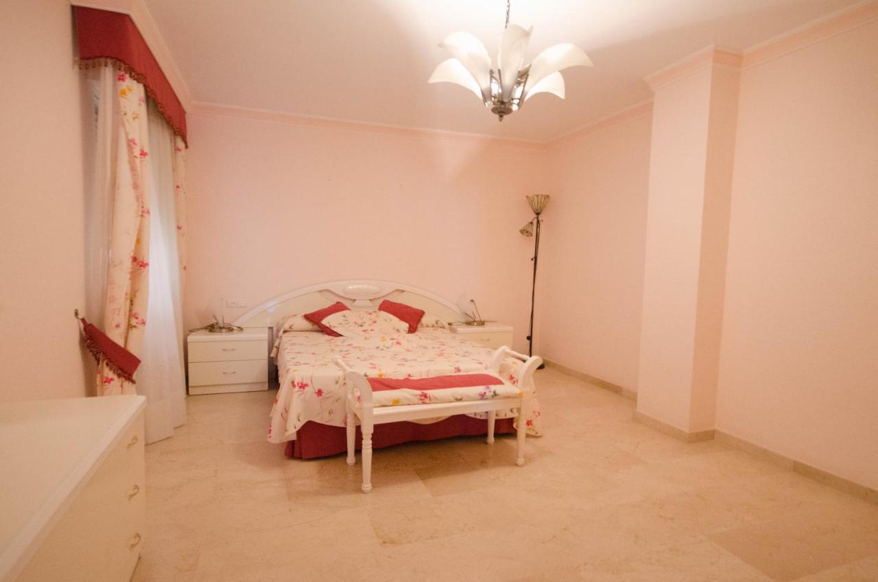 Aparment Neptuno- Located On The Promenade A Few Metres From The Beach. Естепона Екстер'єр фото