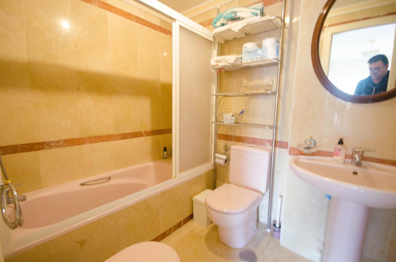 Aparment Neptuno- Located On The Promenade A Few Metres From The Beach. Естепона Екстер'єр фото