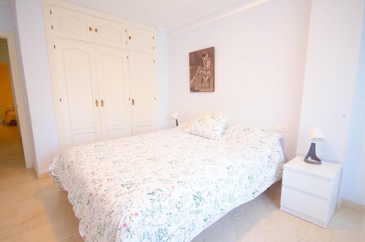 Aparment Neptuno- Located On The Promenade A Few Metres From The Beach. Естепона Екстер'єр фото